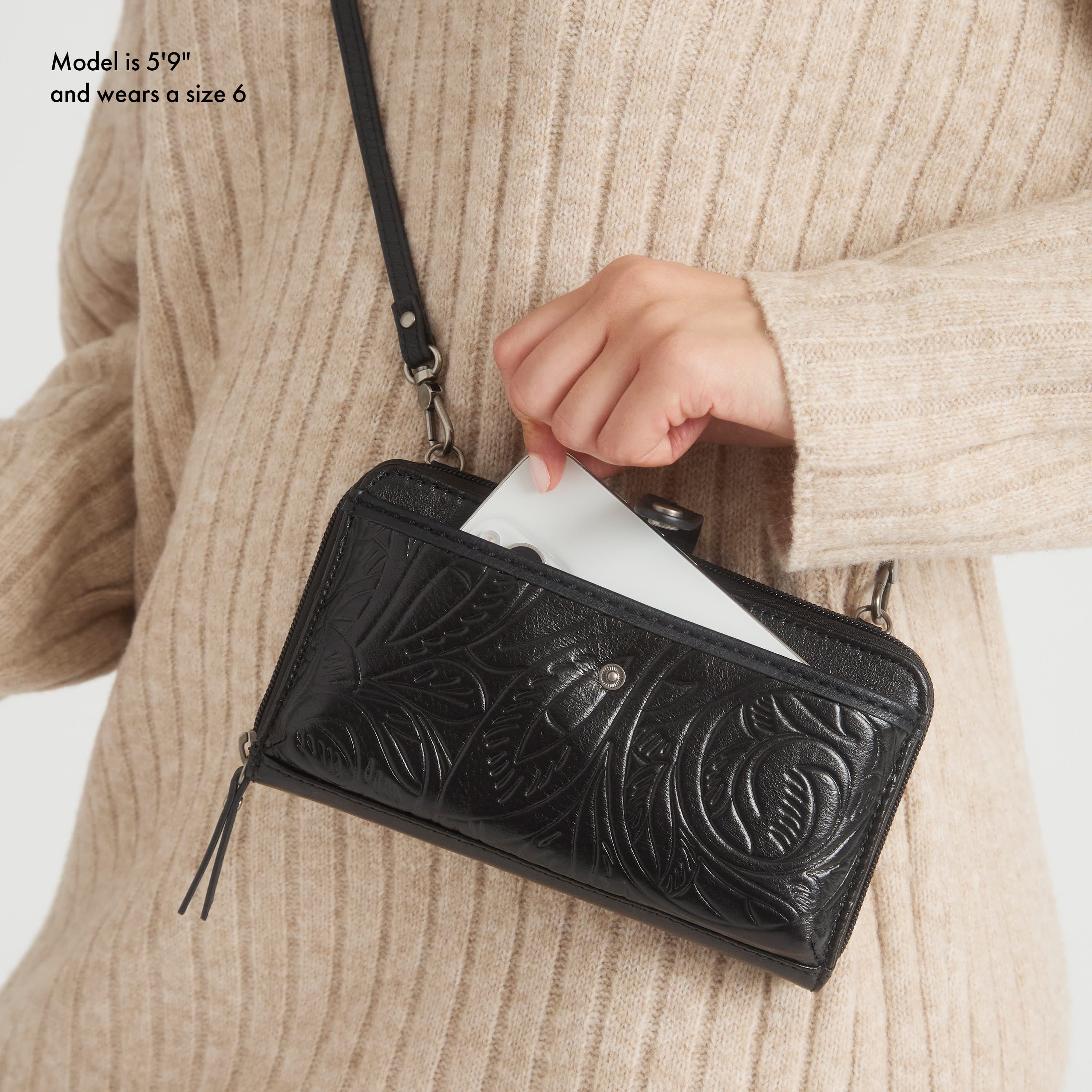 Cartera para smartphone Iris - Cuero - Hoja negra en relieve