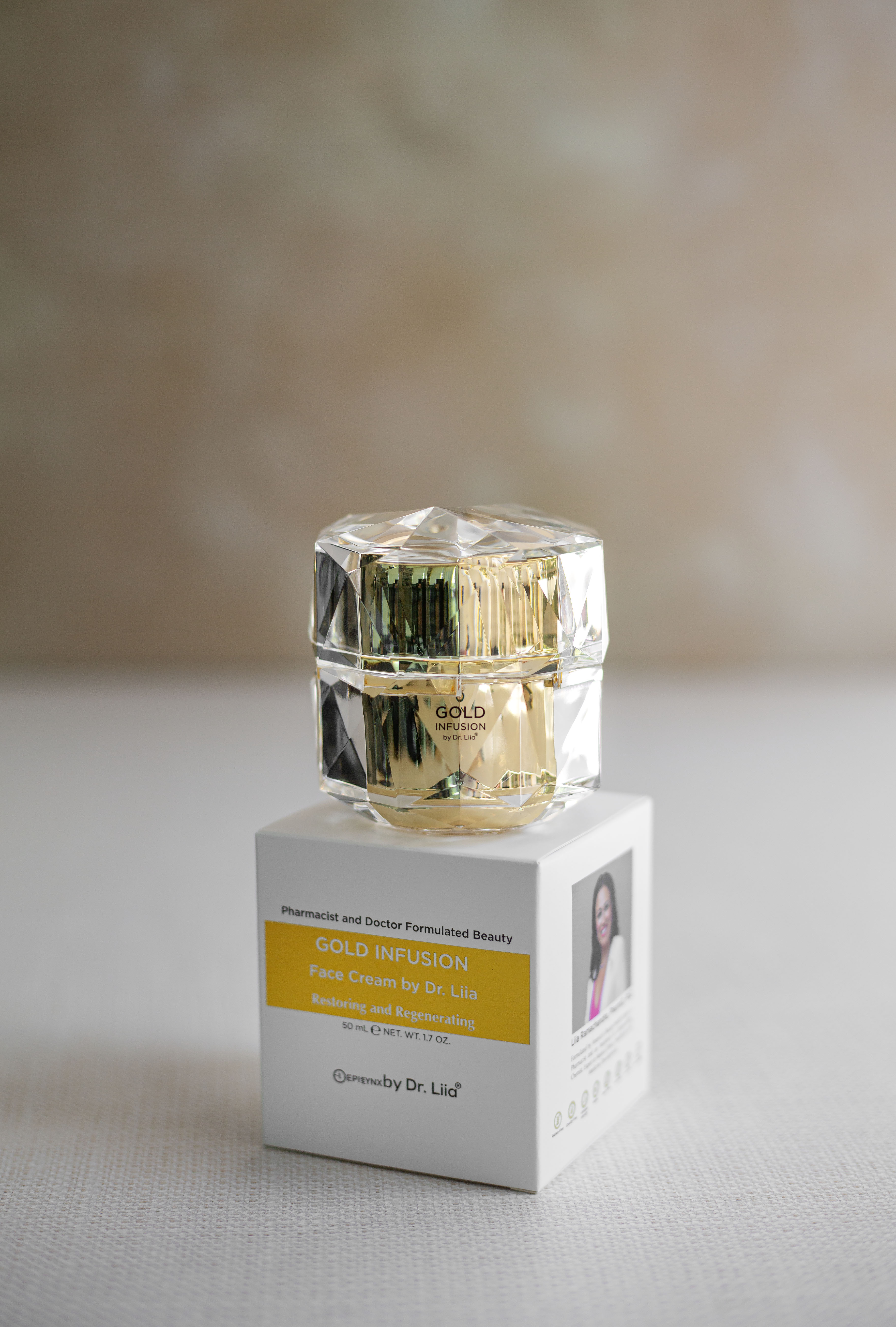 Gold Peptide Moisturizer with Niacinamide and Ceramide