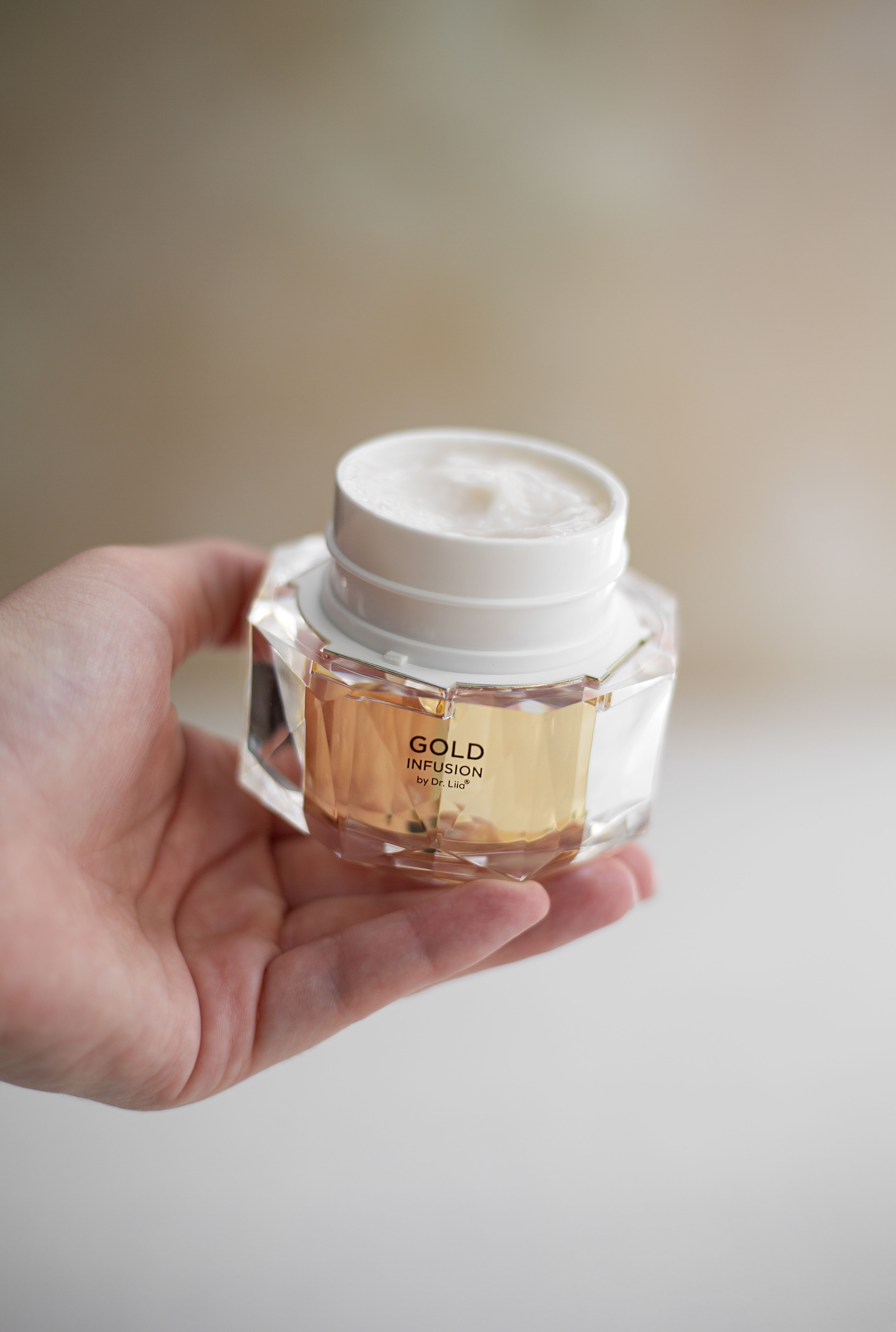 Gold Peptide Moisturizer with Niacinamide and Ceramide