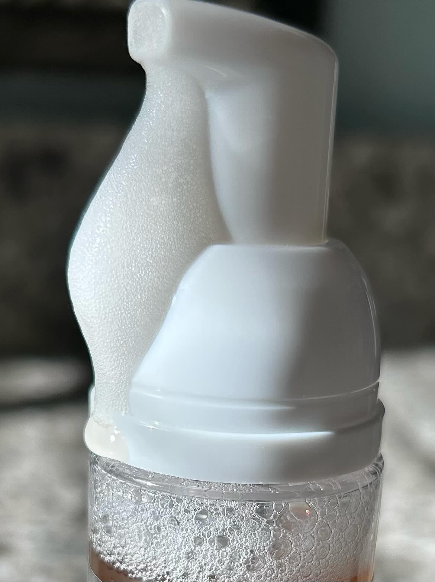 Gentle, Oil-Free Foaming Apple Cleanser for Sensitive & Acne-Prone Skin | Vegan, allergen-friendly, sulfate & paraben free | Purifying, hydrating face wash for all skin types