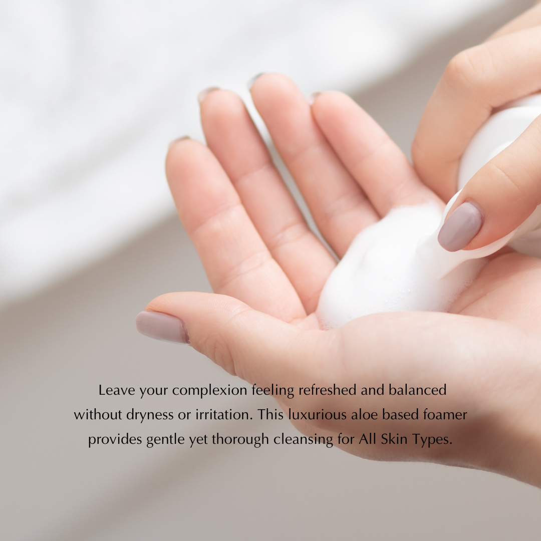 Gentle, Oil-Free Foaming Apple Cleanser for Sensitive & Acne-Prone Skin | Vegan, allergen-friendly, sulfate & paraben free | Purifying, hydrating face wash for all skin types