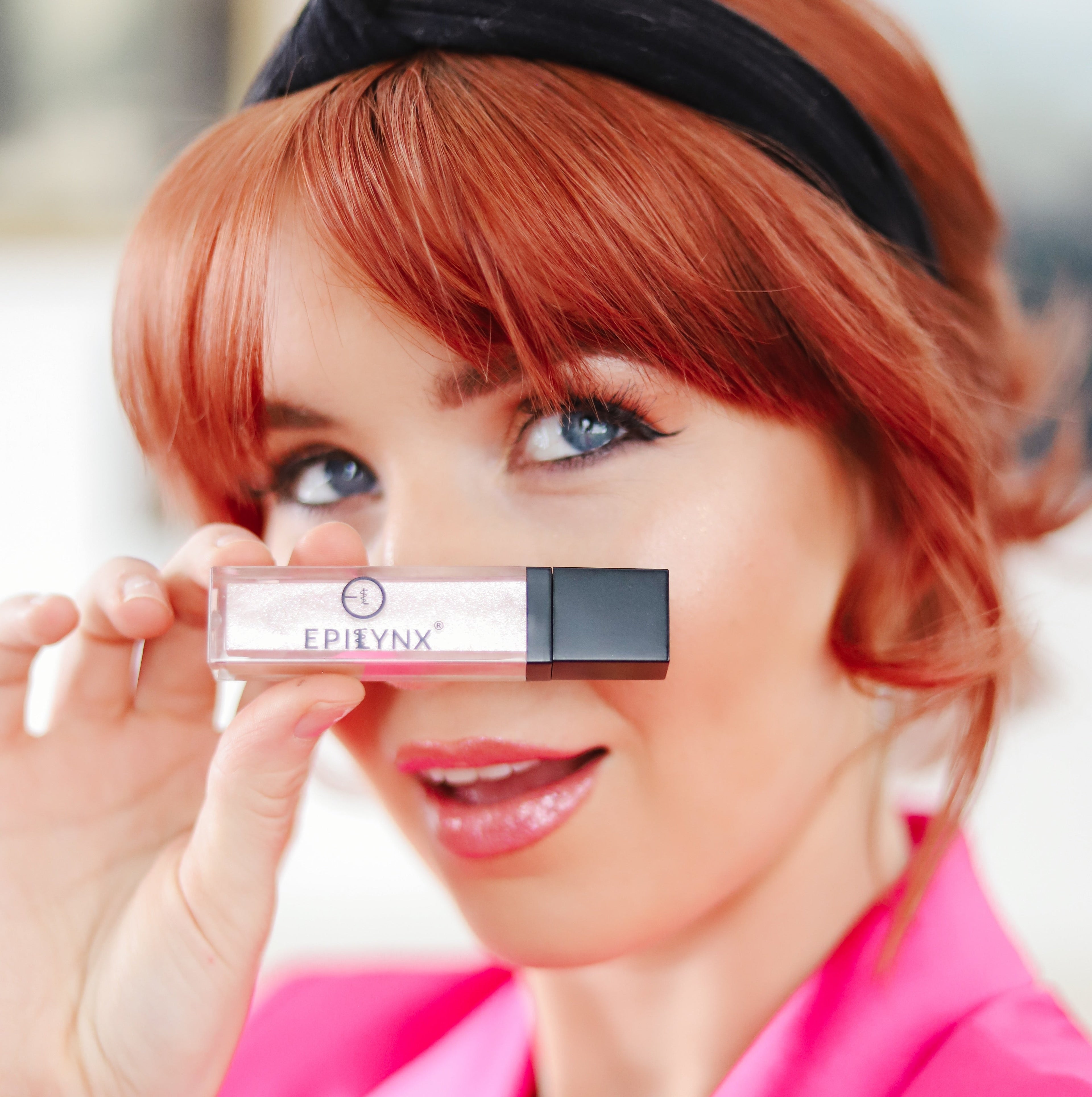 Lápiz labial y brillo labial de color intenso: para labios voluminosos e hidratados