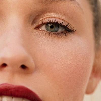 Well People Expressionist Pro Mascara Pro Black 0.26 fl oz - Imperfect Box
