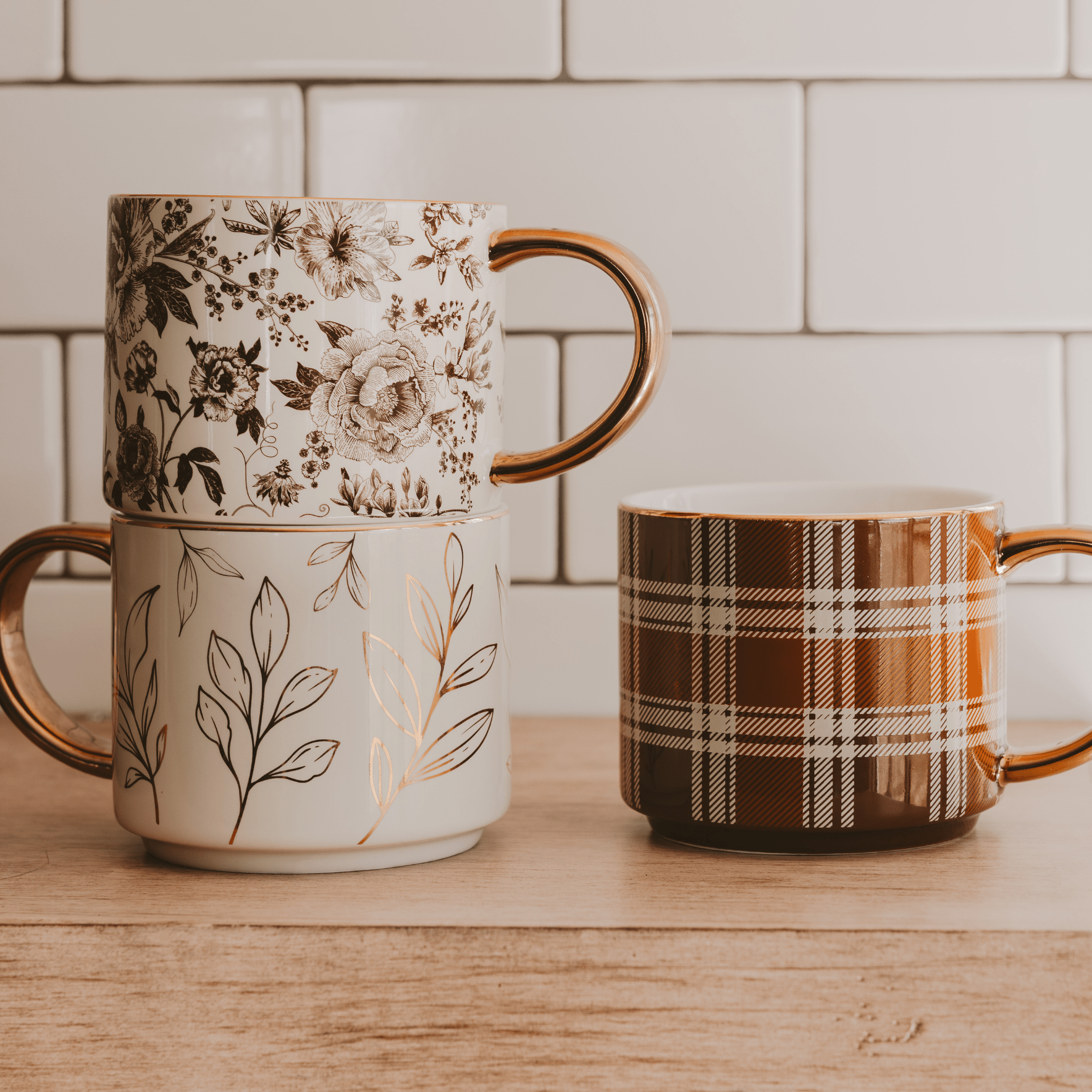Taza de café de cerámica Delft marrón de 450 ml con asa dorada 