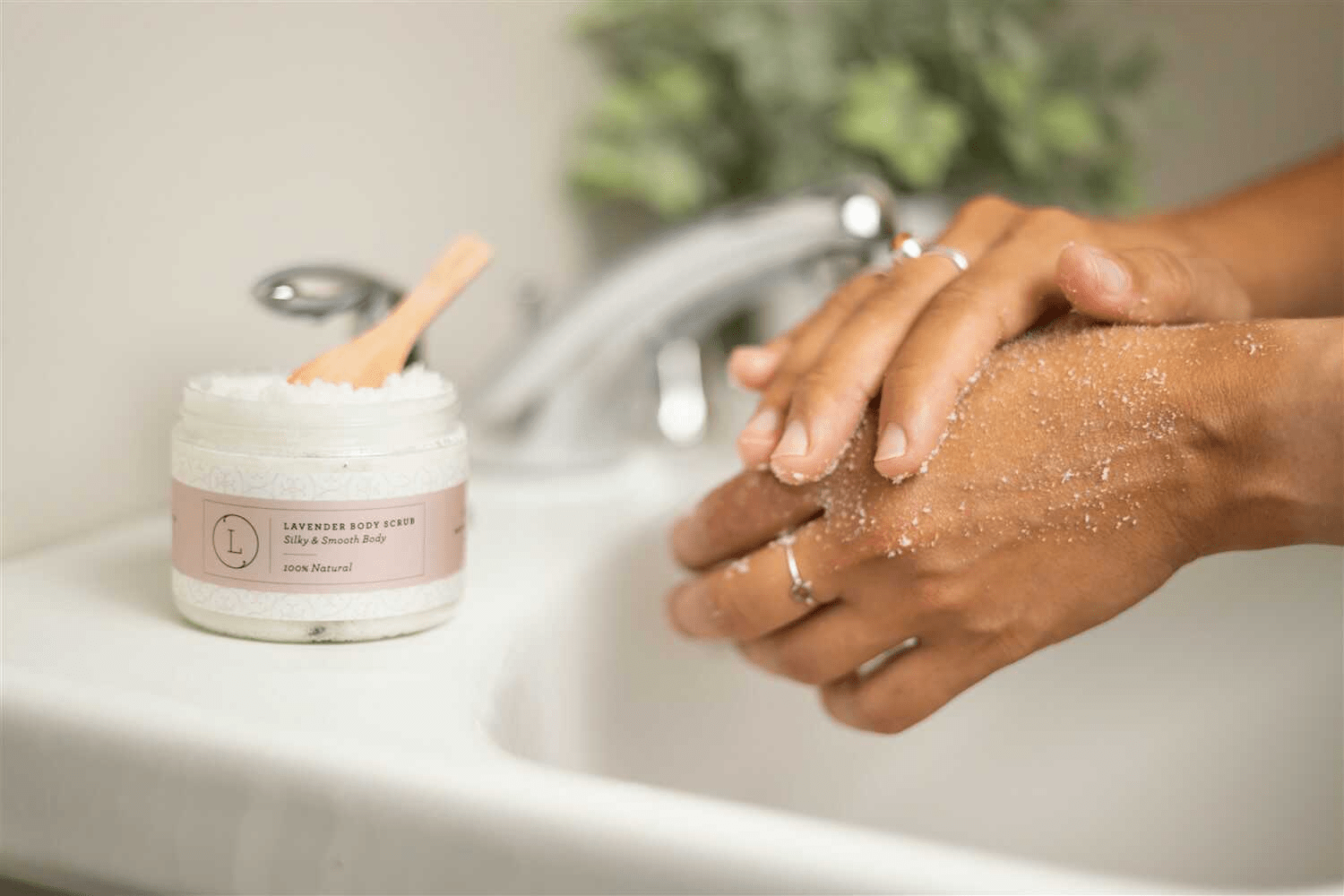 Lizlush Natural Body Scrub – Lavender Body Salt Scrub