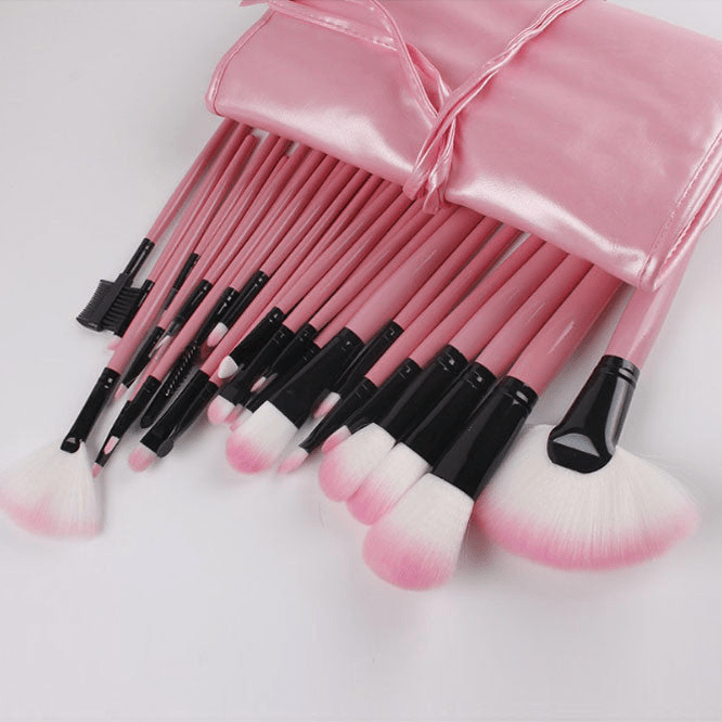Sustainable 32-Piece Makeup Brush Set with Vegan Storage Pouch